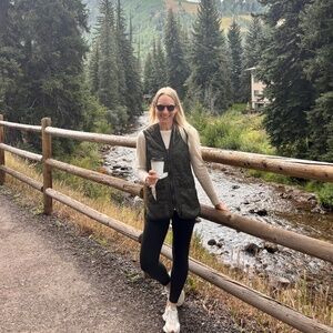 Meet your Posher, Emily